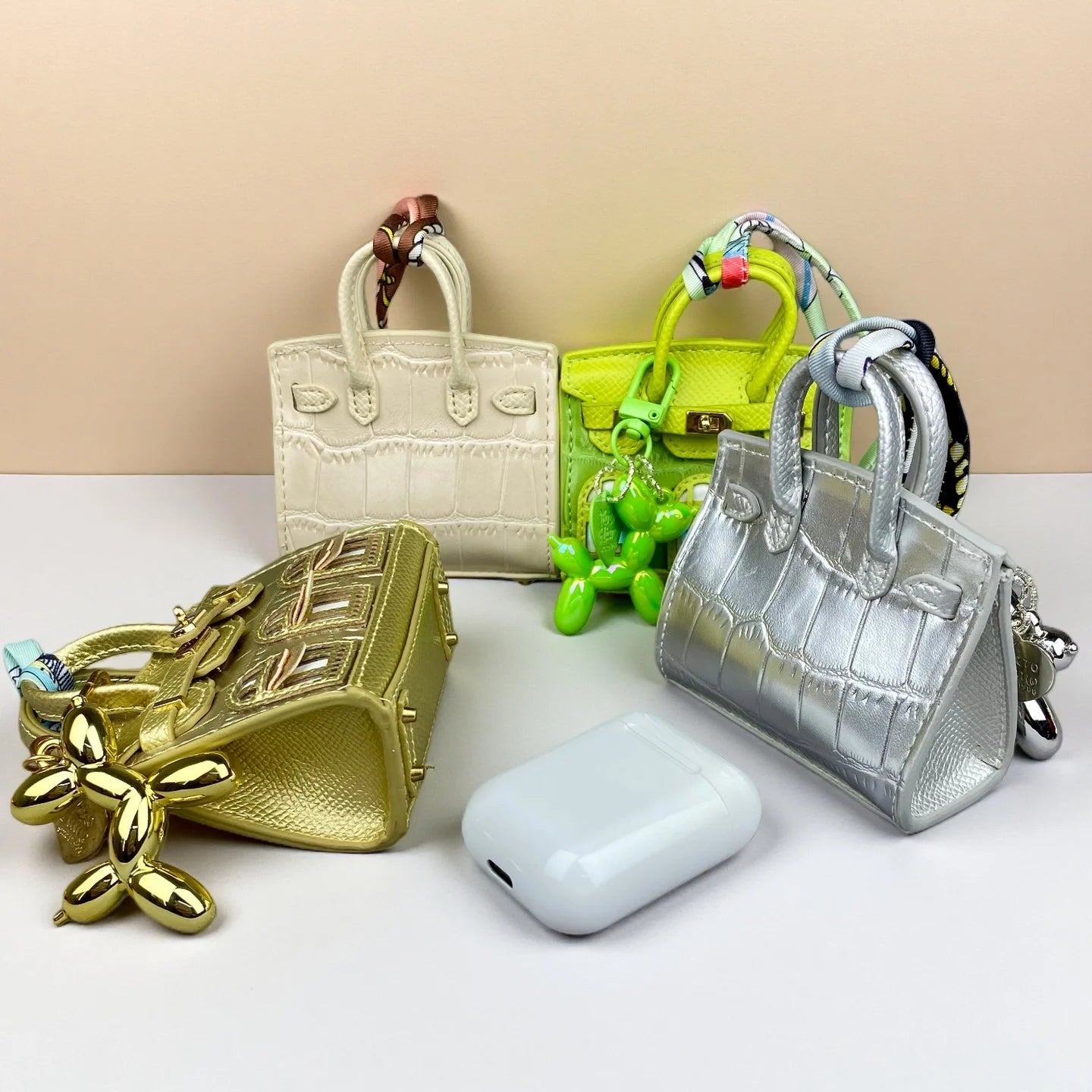 Crocodile-Embossed Detachable Handbag with Balloon Dog Keychain